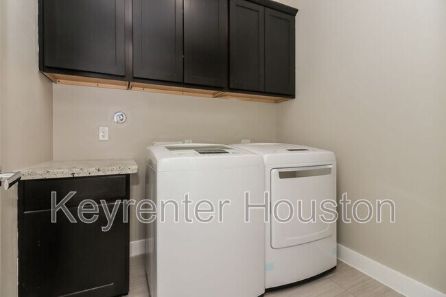 Building Photo - 4403 Eli St