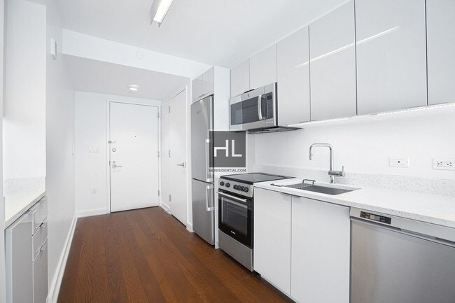 Building Photo - 400 W 113th St