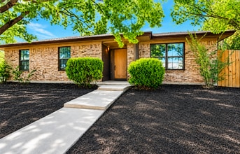 Building Photo - 1702 Topaz Rd