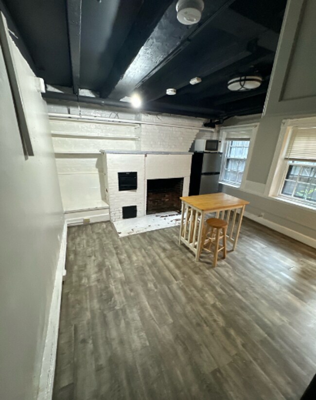 Foto del edificio - 2 Champney Pl