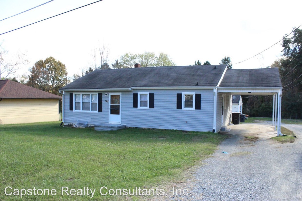 Primary Photo - 3 br, 1 bath House - 302 HUFF CIRCLE