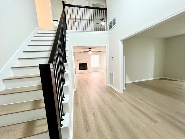 Building Photo - 16615 Glamis Ln