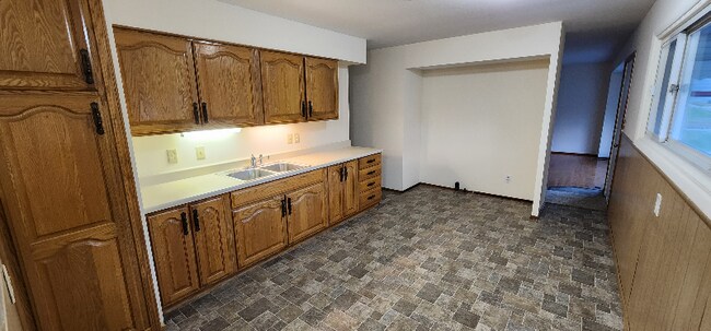 Building Photo - 862 Runyan Ave