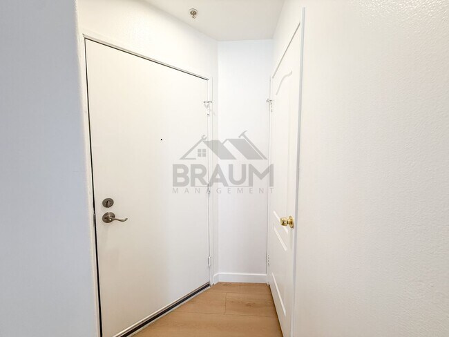 Building Photo - 7323 Winnetka Ave
