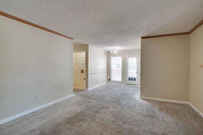 Foto del edificio - 6201 Friar Tuck Dr NW