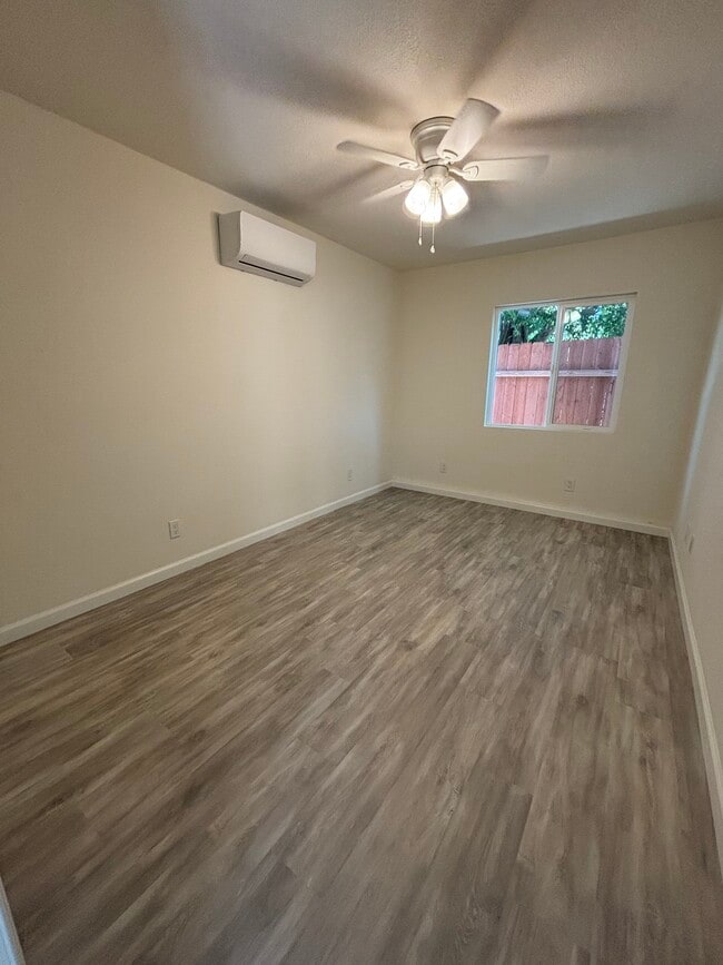 Building Photo - 2049 Via Alexandra