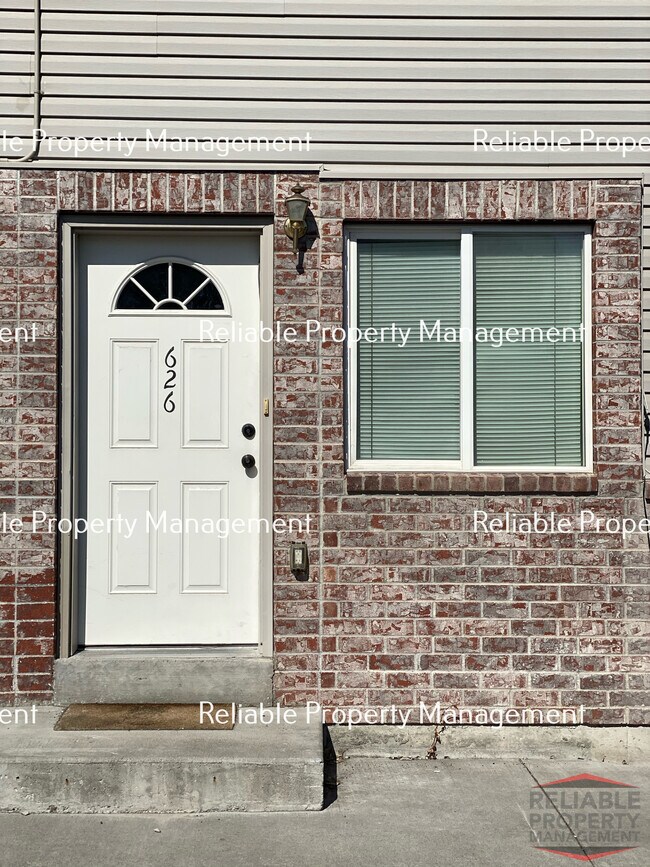 Foto del edificio - 626 Sunflower Rd