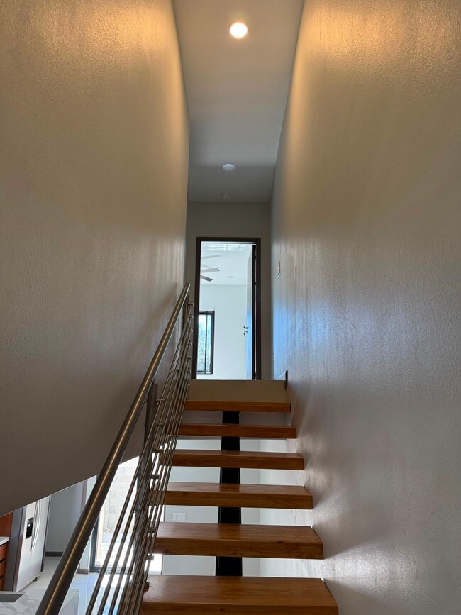 Building Photo - 1303 Leann Rimes Rd