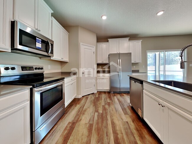 Foto del edificio - 219 Hemlock Pt