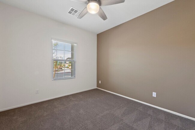 Foto del edificio - Spacious Single Level with Stunning Mounta...