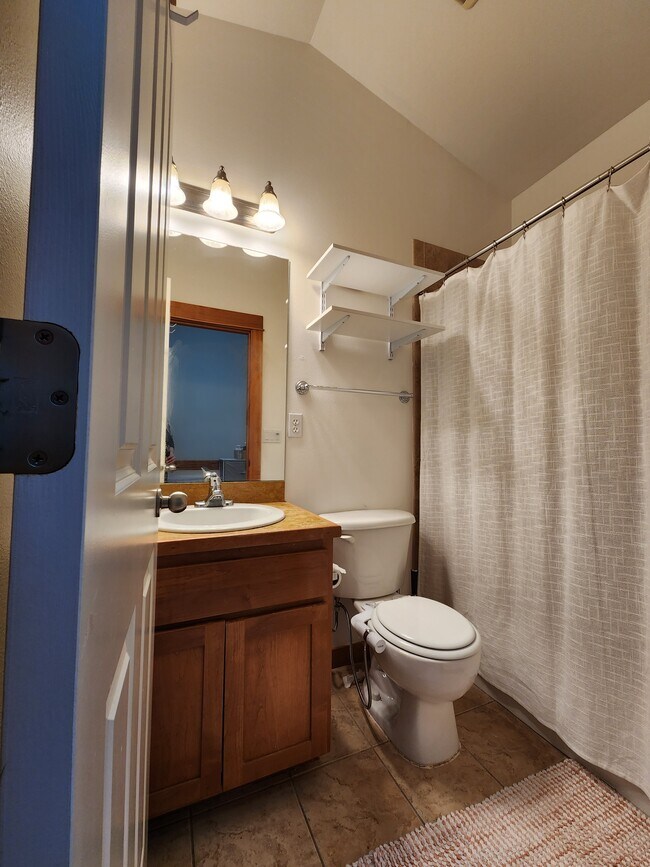 Baño del tercer piso - 9047 17th Ave SW