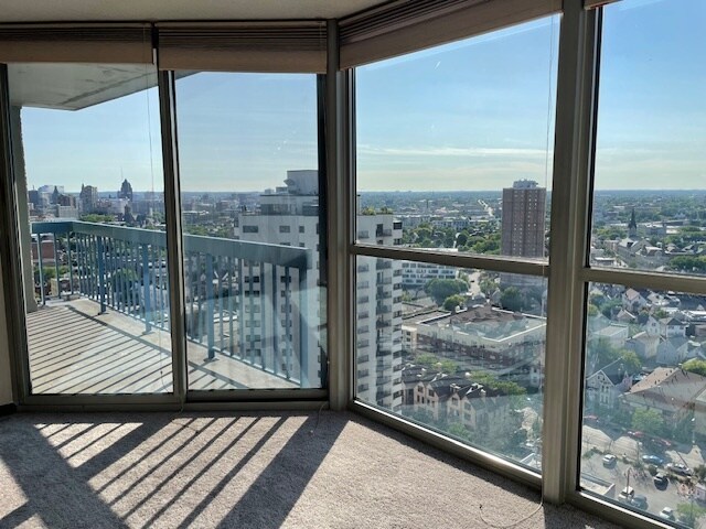 Foto del edificio - 1660 N Prospect Ave