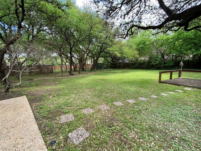 Foto del edificio - 11809 Highland Oaks Trail