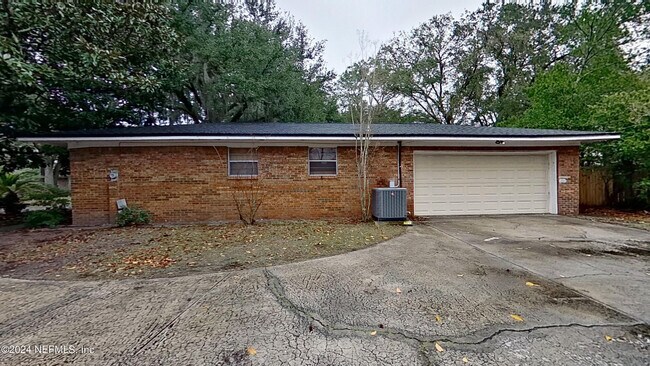 Foto del edificio - 3995 Cross Creek Rd