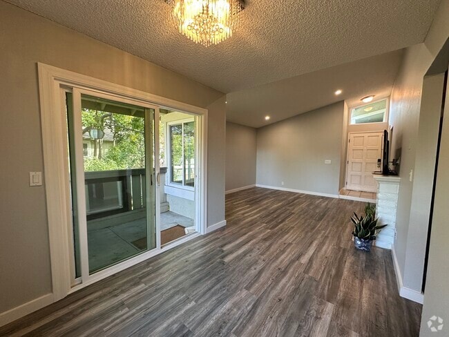Building Photo - 1035 Delna Manor Ln