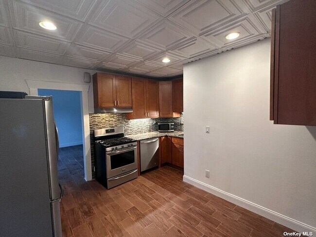 Building Photo - 89 N Forest Ave