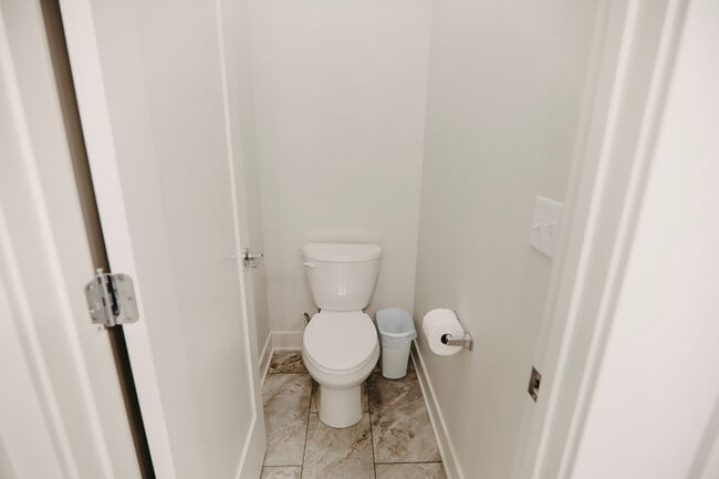 Townhome Master toilet - Winding Springs