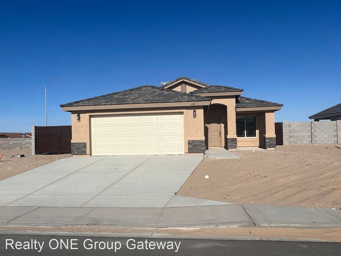 Foto principal - 3 br, 2 bath House - 221 S. Amarely Ave