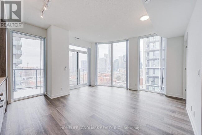 Building Photo - 180 Front St E