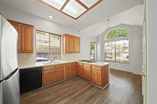 Foto del edificio - 2923 Plantation Wood Ln