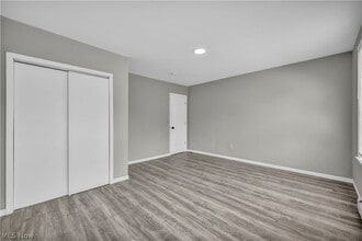Building Photo - 3010 Daisy Ave
