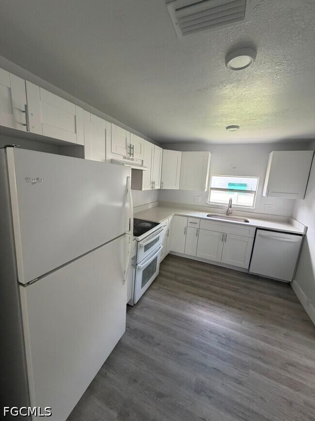 Building Photo - 10800 Orange River Blvd