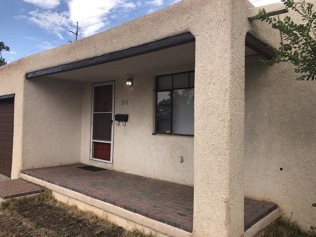 Building Photo - 816 Ortiz Dr SE