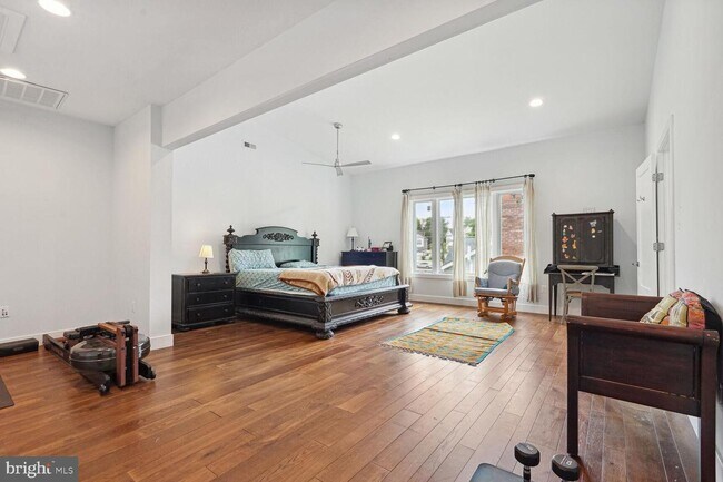 Foto del edificio - 1916 Youngblood St