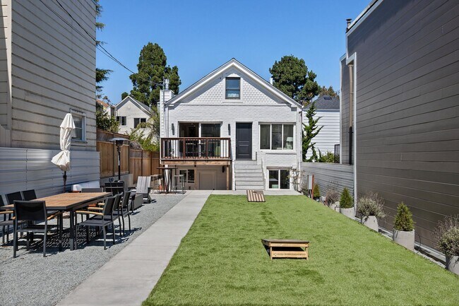 Foto del edificio - Corona Heights: Newly Renovated Victorian Home with EV Charging and Gorgeous Yard