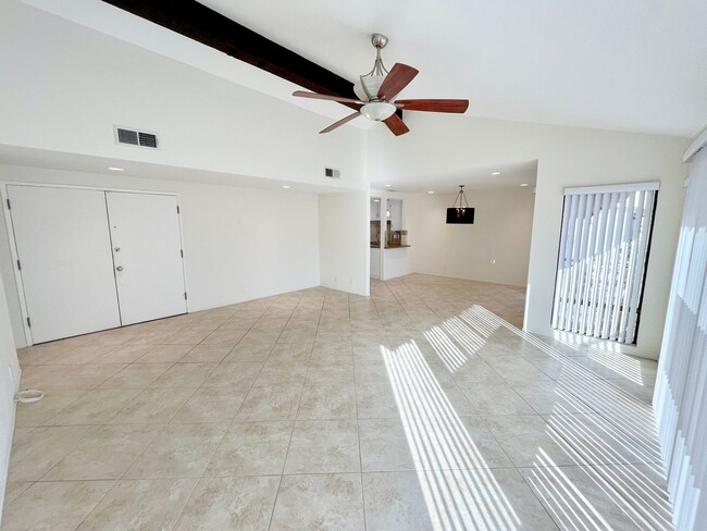 Foto del edificio - 2 Bed 2 Bath in Palm Springs!