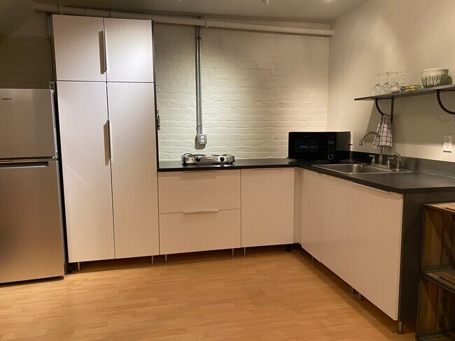 Kitchenette - 5 Highland St