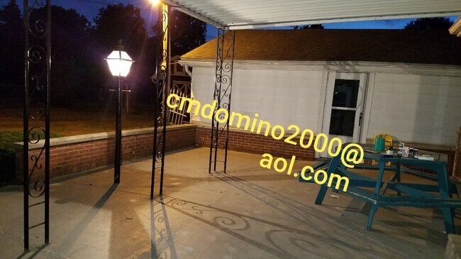 Foto del edificio - 3499 Maple Ave