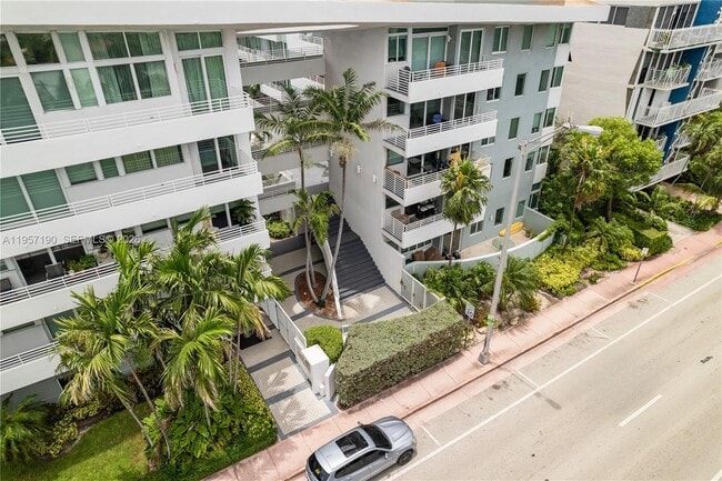 Foto del edificio - 7800 Collins Ave