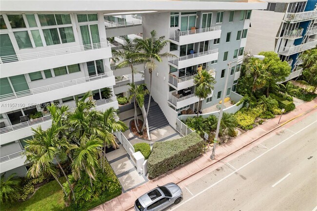 Building Photo - 7800 Collins Ave