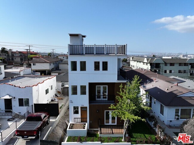 Foto del edificio - 778 W 25th St