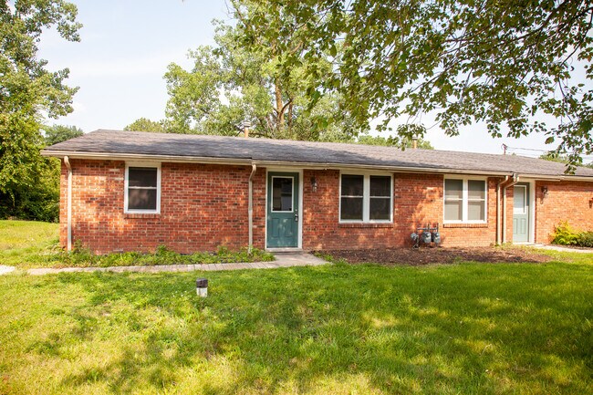 Building Photo - 2412 S Lake Sharon Rd