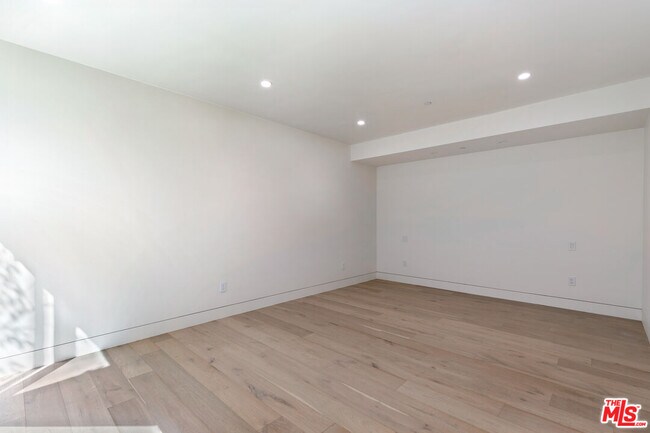 Foto del edificio - 4053 Sapphire Dr