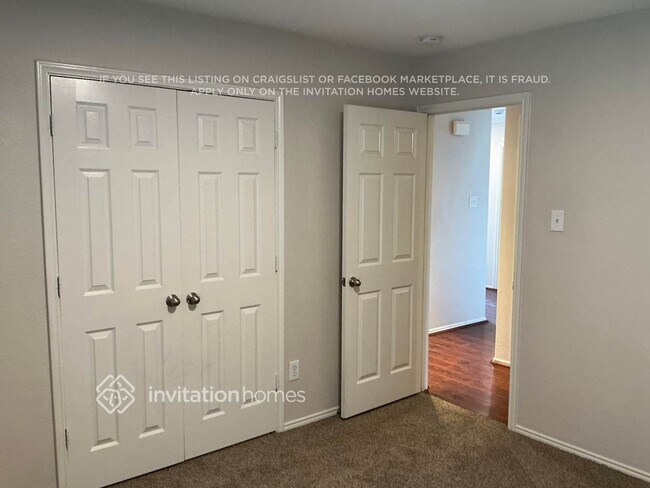 Building Photo - 402 Azalea Dr