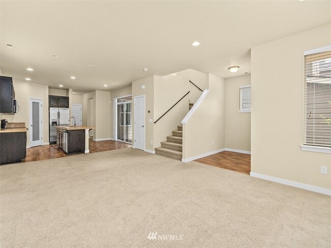 Building Photo - Beautiful Auburn Home You Will Not Want To...