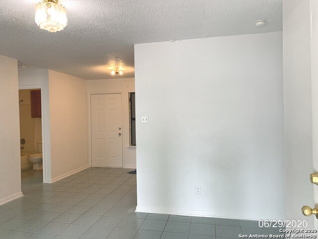 Building Photo - 207 E Baylor