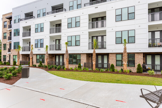 Building Photo - Flats on Front