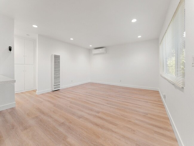 Foto del edificio - 308 S Laurel St