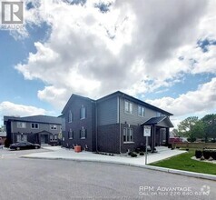 Building Photo - 204 Beechwood Dr