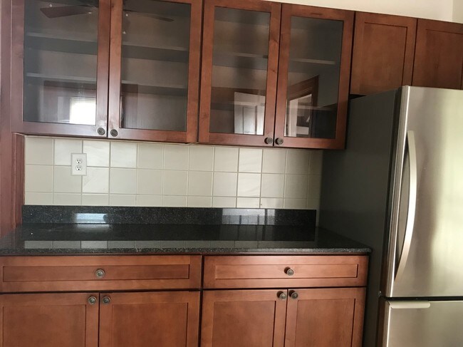 Kitchen - 1943 W Belle Plaine Ave