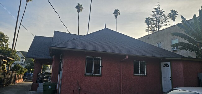 Building Photo - 701 W 46th St