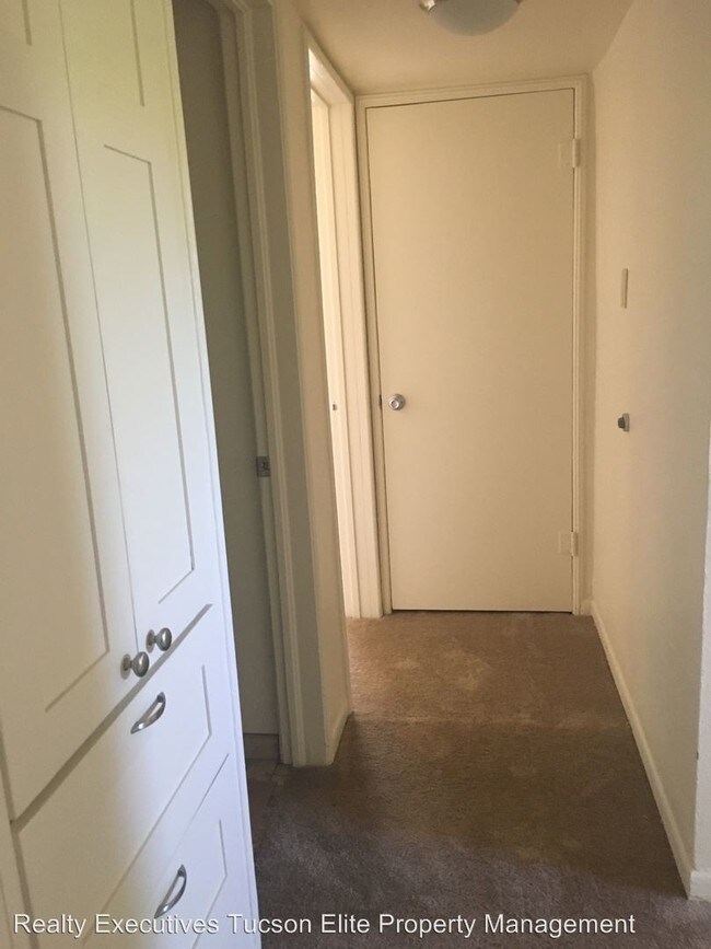 Building Photo - 2 br, 1 bath House - 4106 E. Pima St