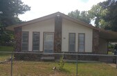Foto principal - 3 bedroom Central air and heat home sherwood