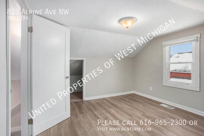 Building Photo - Available Now | Charming 3 Bed, 1 Bath Hom...