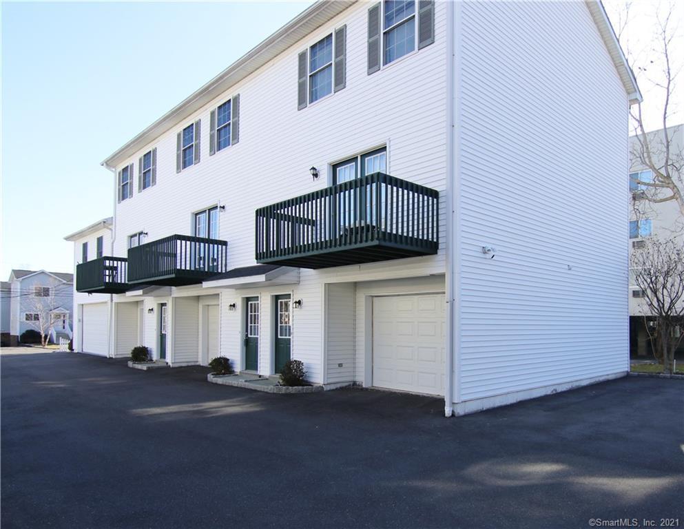 14 Dora St, Stamford, CT 06902 Townhome Rentals in Stamford CT