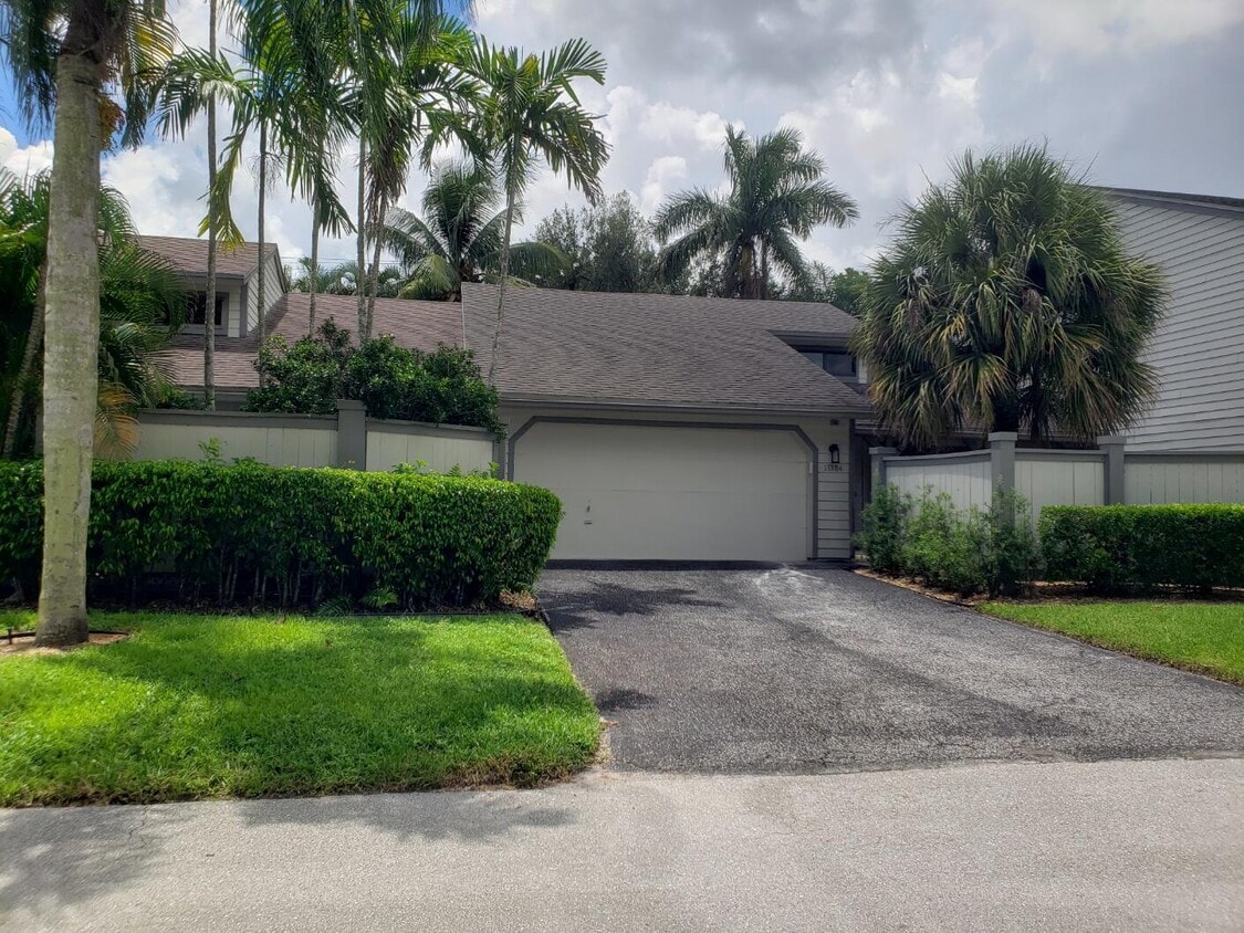 13384 Bedford Mews Ct, Wellington, FL 33414 Townhome Rentals in